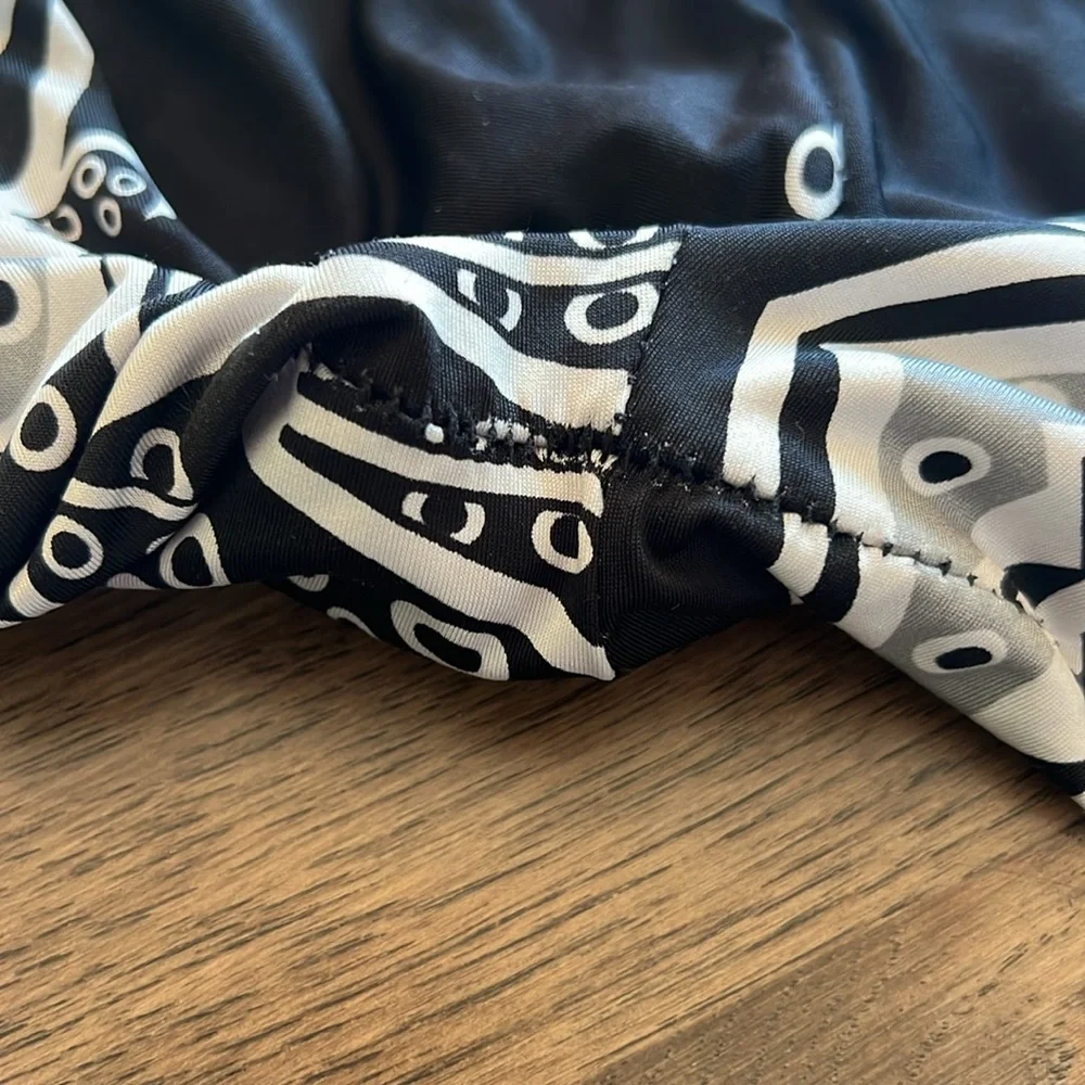 Women's Black and White Patterned Pants Medium